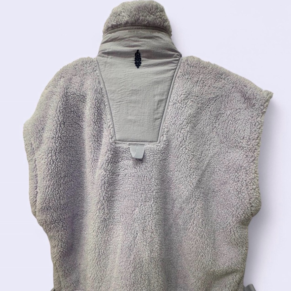 NWOT FREE PEOPLE Scout It Out Fleece Vest - Picture 8 of 8
